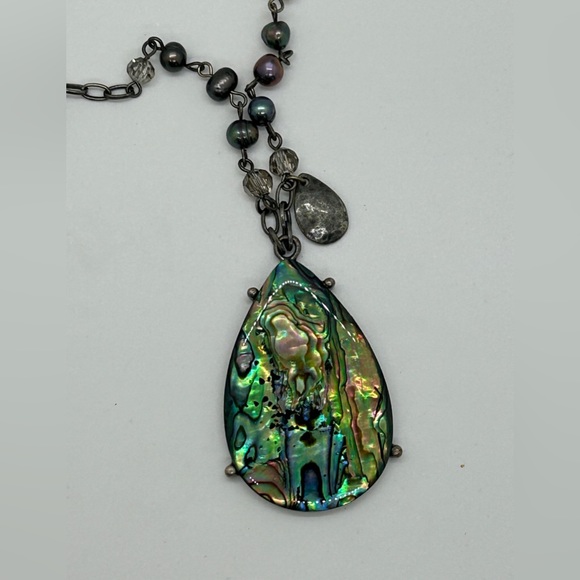 Chico’s Abalone Shell necklace with burnished silver lobster clasp and jewels - Picture 3 of 8